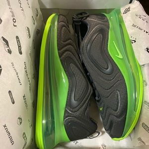 Men’s AIR MAX 720